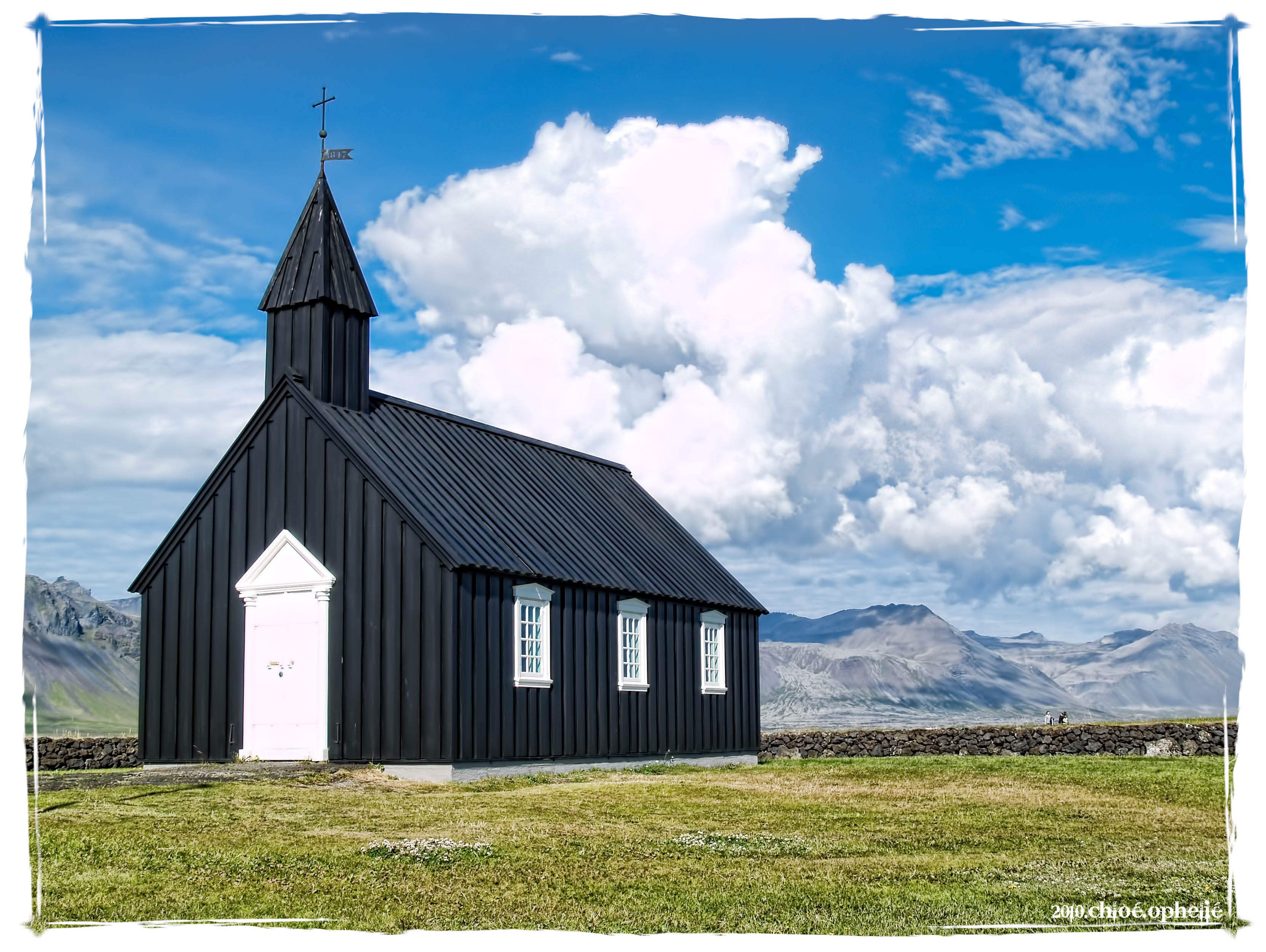 the black Búðir Church